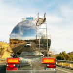 Gefahrguttransporter auf der Straße